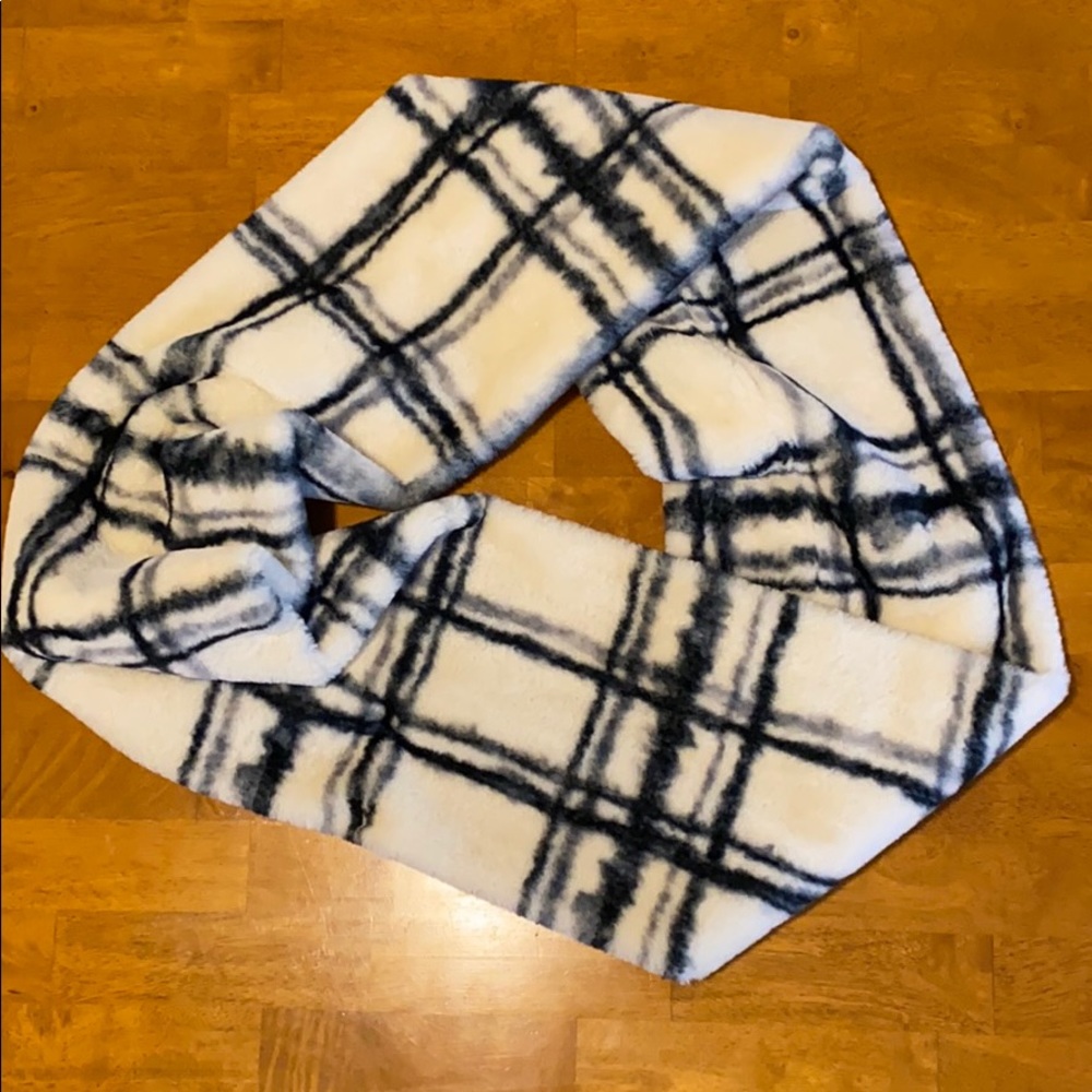 Faur Fur Infinity Scarf